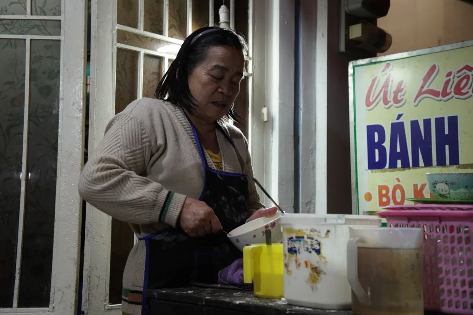 Bàn ăn tại Nguyễn Thị Thu Thảo